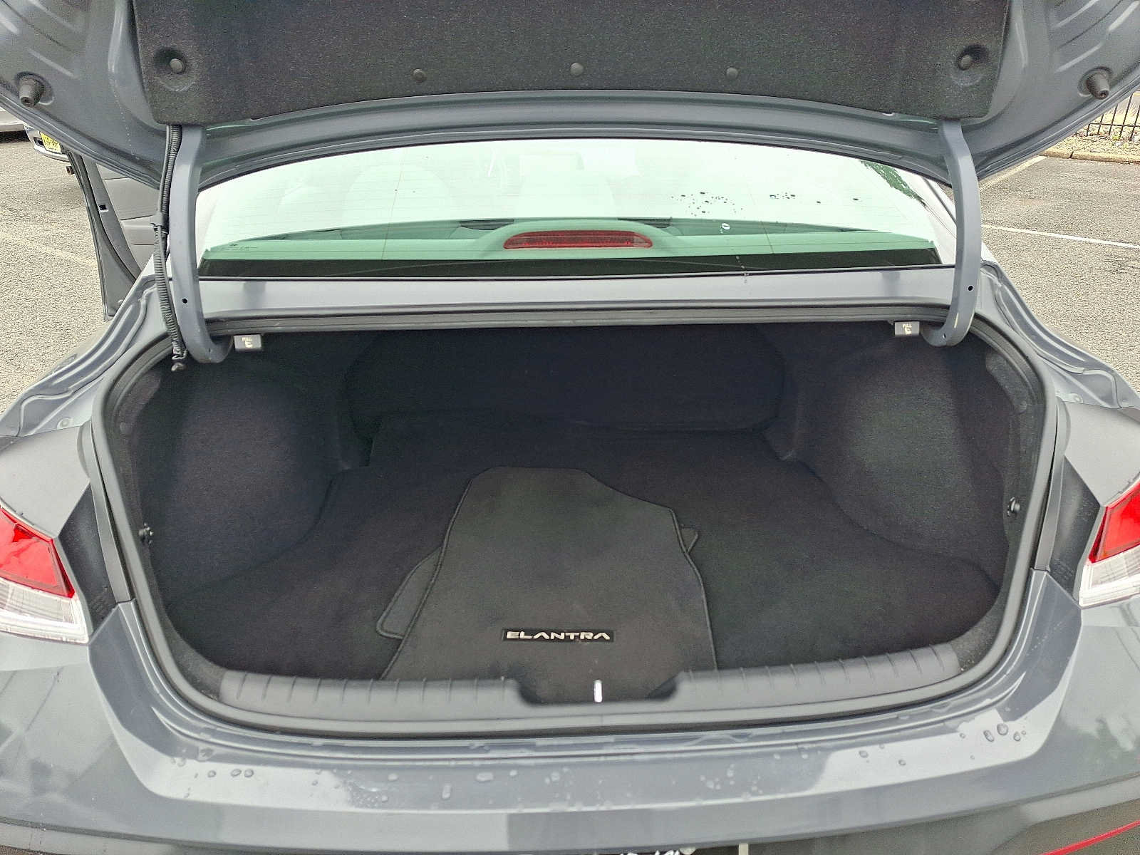 Used 2024 Hyundai Elantra SEL FWD image 29