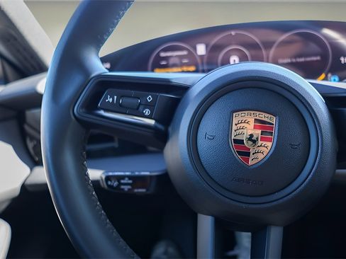 Used 2022 Porsche Taycan image 20