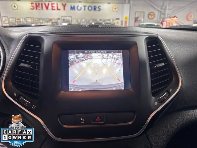 Used 2019 Jeep Cherokee Latitude Plus AWD/4WD image 23