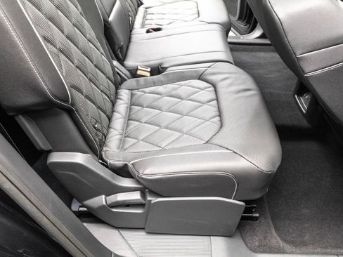 Certified 2025 Volkswagen Atlas SEL Premium R-Line image 32