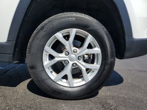 Used 2023 Jeep Grand Cherokee Limited AWD/4WD image 9