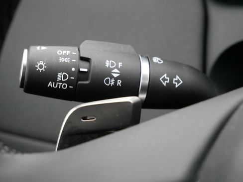 Used 2025 Land Rover Discovery Sport S image 24