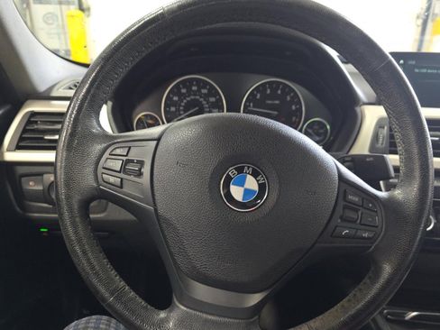 Used 2018 BMW 320i xDrive Sedan w/ Convenience Package AWD/4WD image 6
