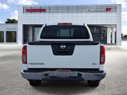 Certified 2021 Nissan Frontier SV image 5