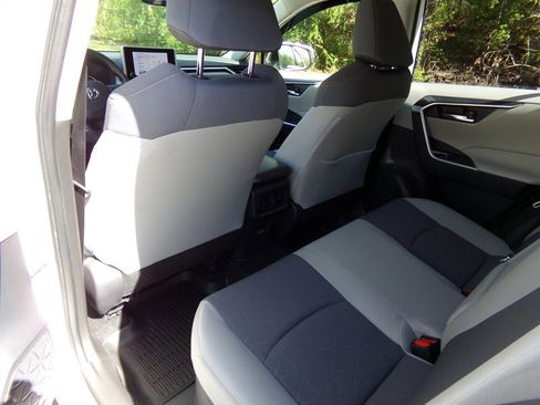 Used 2023 Toyota RAV4 XLE w/ Convenience Package image 13