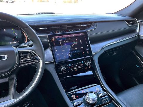 Used 2023 Jeep Grand Cherokee Overland w/ Luxury Tech Group IV AWD/4WD image 6