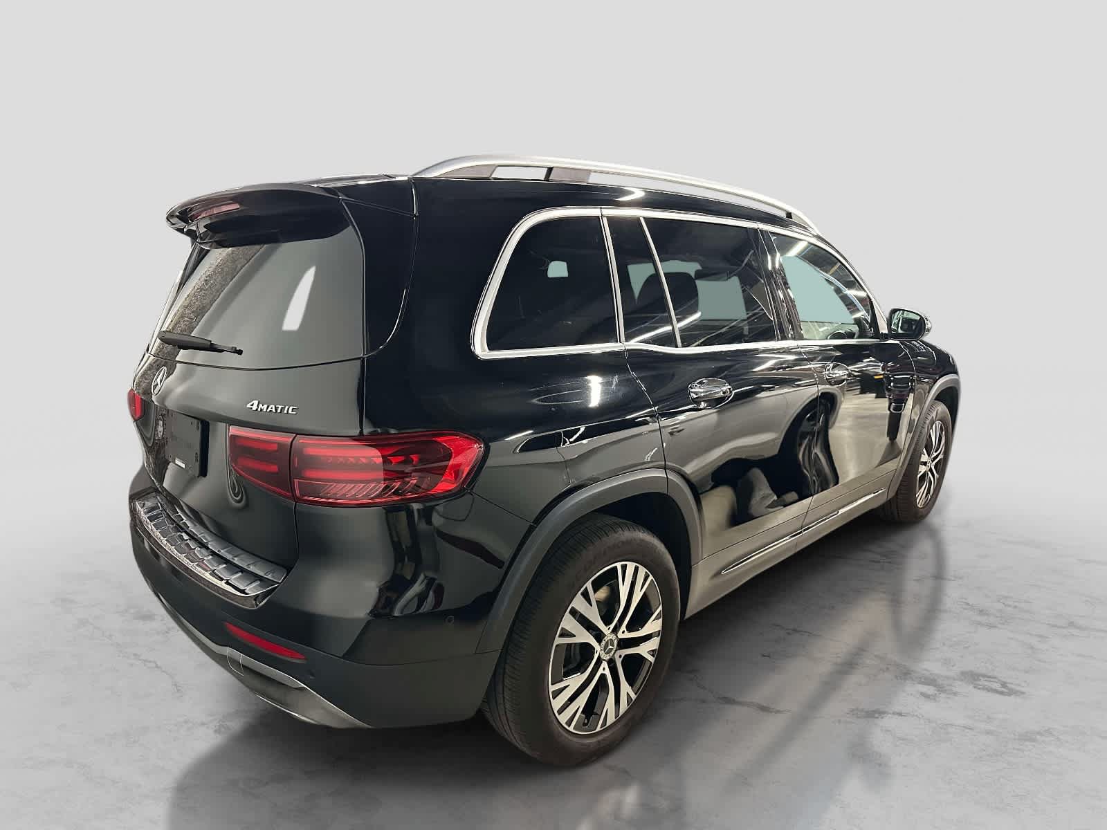 Used 2025 Mercedes-Benz GLB 250 4MATIC image 5