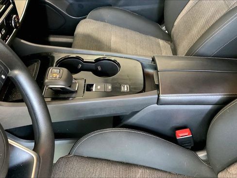 Used 2022 Nissan Rogue SV image 13