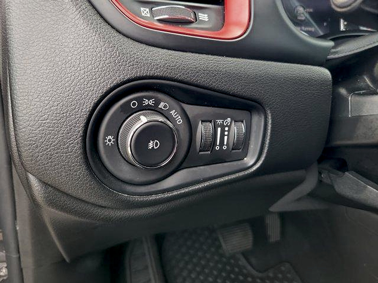 Certified 2017 Jeep Renegade Trailhawk AWD/4WD image 33