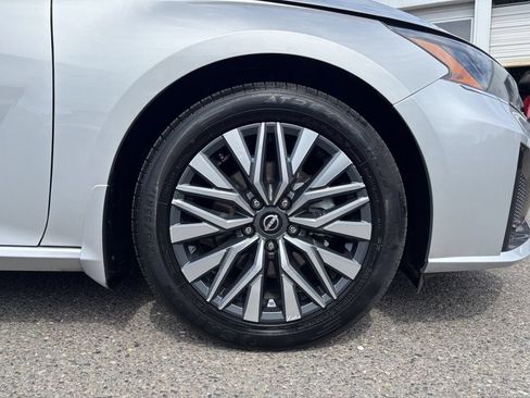 Used 2024 Nissan Altima 2.5 SV w/ SV Premium Package FWD image 9