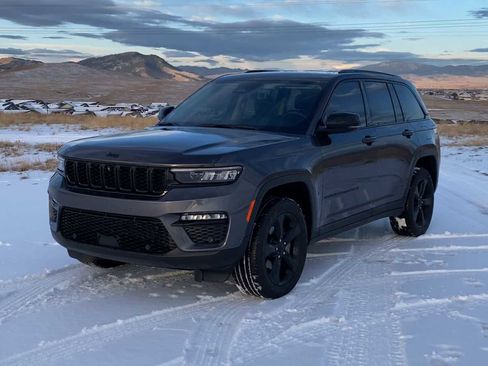 Certified 2023 Jeep Grand Cherokee Limited w/ Luxury Tech Group II image 4