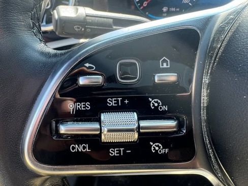 Used 2023 Mercedes-Benz CLA 250 4MATIC image 5