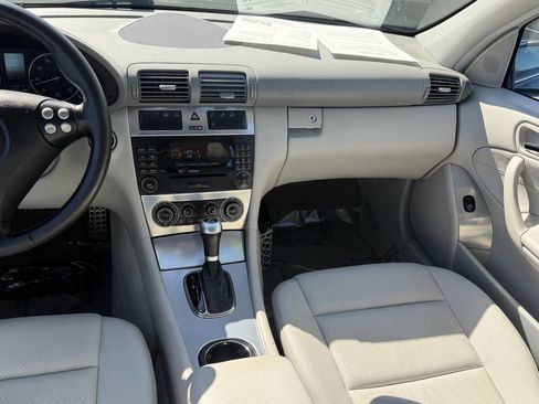 Used 2006 Mercedes-Benz C 230 Sedan image 8