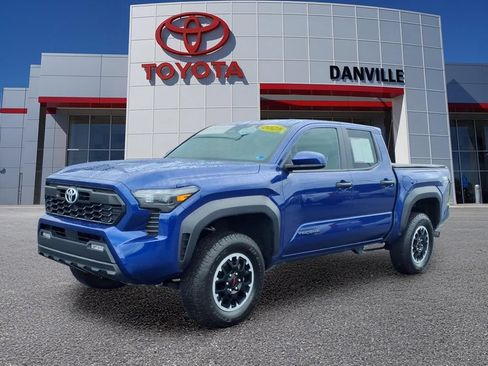 Certified 2025 Toyota Tacoma TRD Off-Road AWD/4WD image 1