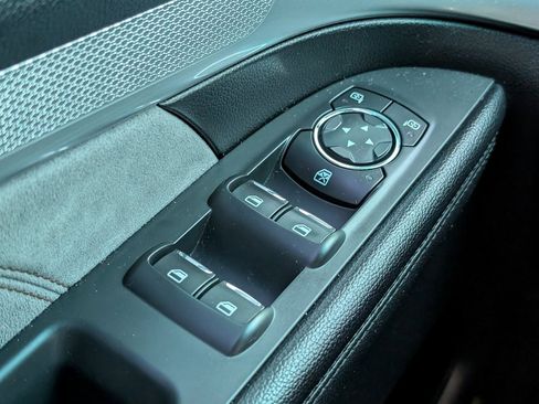 Used 2017 Ford Explorer XLT w/ Equipment Group 202A image 23