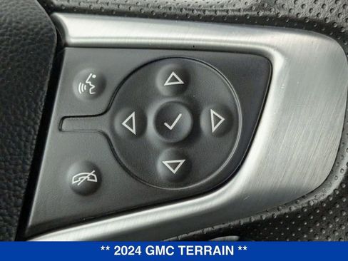 Used 2024 GMC Terrain SLE image 18