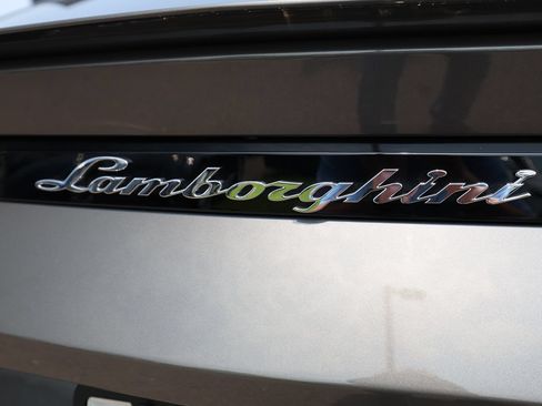 Used 2021 Lamborghini Urus AWD/4WD image 11