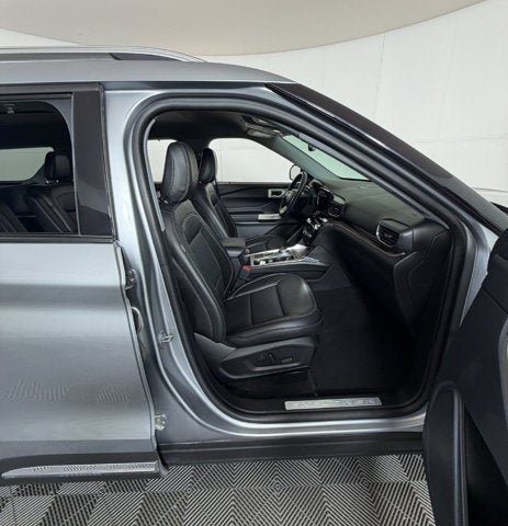 Used 2022 Ford Explorer Limited w/ Equipment Group 301A RWD image 5