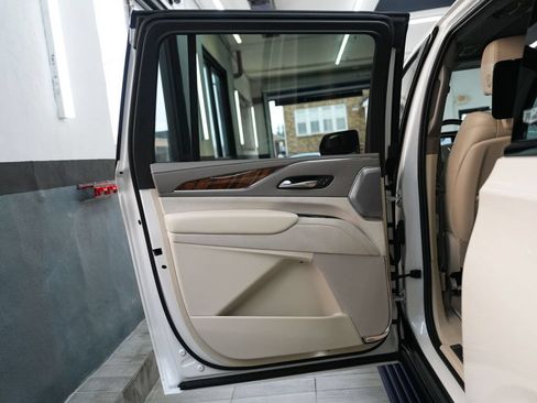 Used 2024 Cadillac Escalade ESV Sport Platinum w/ LPO, ONYX Package AWD/4WD image 13