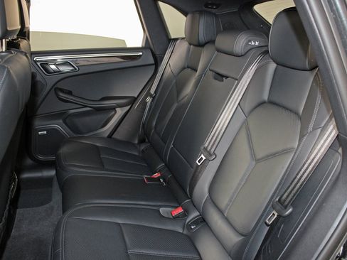 Used 2024 Porsche Macan image 34