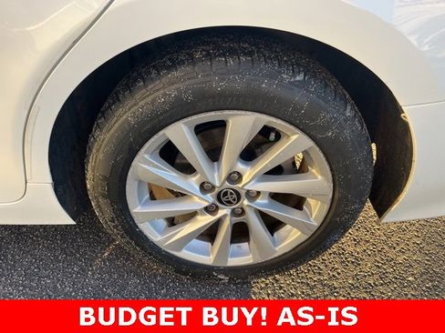 Used 2021 Toyota Camry LE image 29