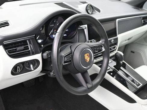 Certified 2022 Porsche Macan GTS image 5