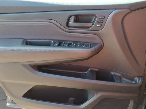 Used 2018 Honda Odyssey Touring image 16