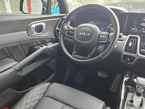 Used 2023 Kia Sorento SX image 9