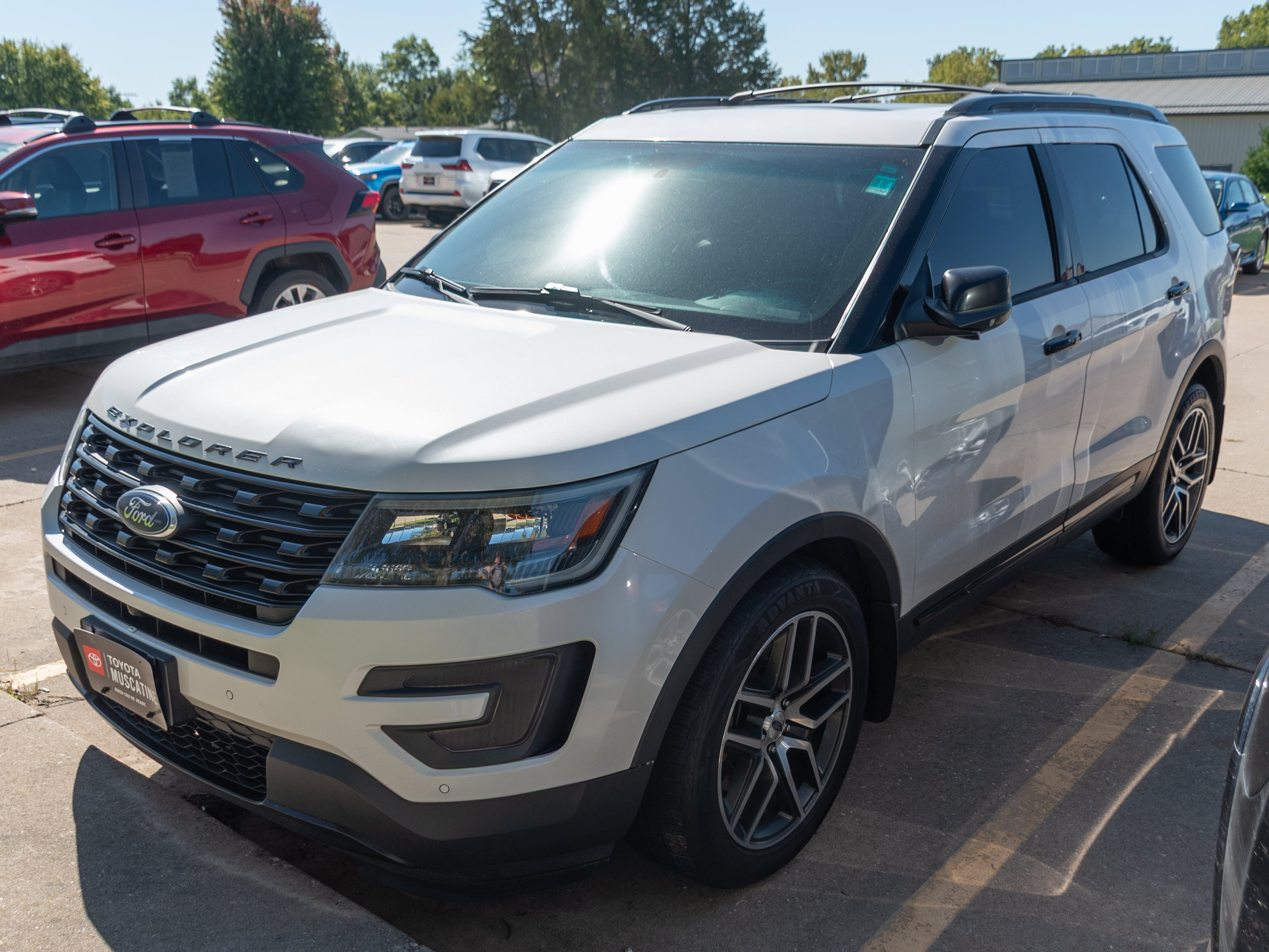 Used 2017 Ford Explorer Sport AWD/4WD image 4