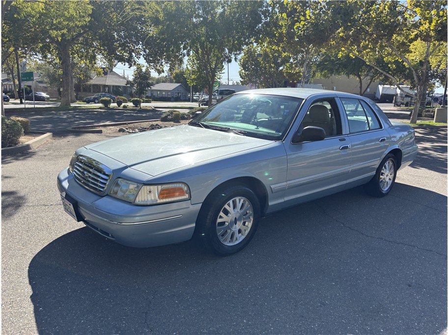 Used 2003 Ford Crown Victoria LX RWD image 1