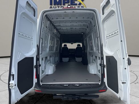 Used 2025 Mercedes-Benz Sprinter 2500 image 24