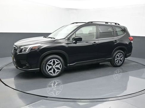 Used 2024 Subaru Forester Premium image 2