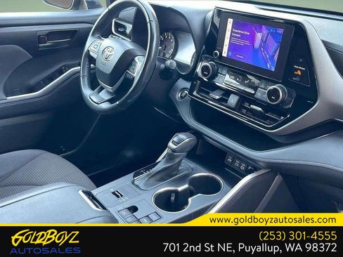 Used 2023 Toyota Highlander LE image 19