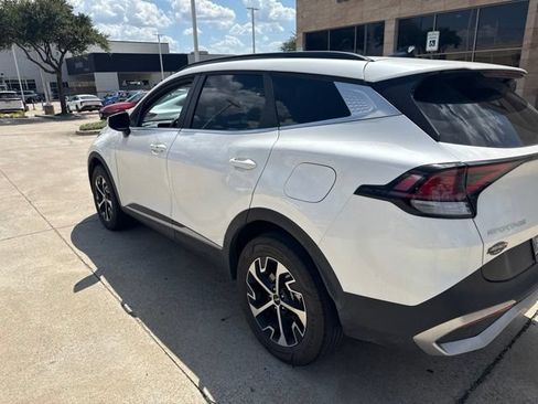 Certified 2025 Kia Sportage EX w/ EX Premium Package AWD/4WD image 9