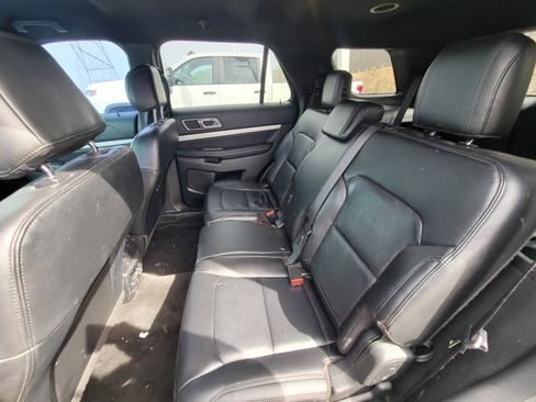 Used 2016 Ford Explorer XLT w/ Equipment Group 202A image 8
