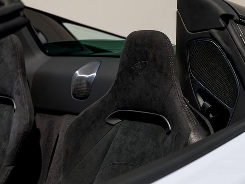 Used 2025 McLaren Artura Spider image 12