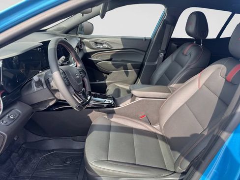 Used 2025 Chevrolet Trax RS w/ Driver Confidence Package FWD image 11