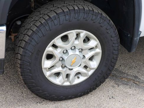 Used 2024 Chevrolet Silverado 2500 LT AWD/4WD image 7