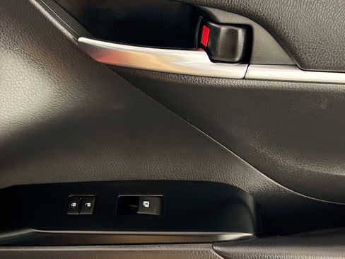 Used 2020 Toyota Camry SE image 28