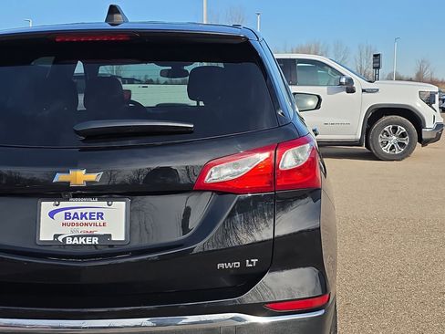 Used 2018 Chevrolet Equinox LT image 32