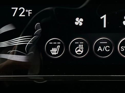 Used 2025 Genesis G70 2.5T image 28