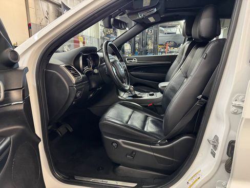 Used 2022 Jeep Grand Cherokee Limited AWD/4WD image 14
