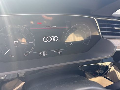 Used 2024 Audi Q8 e-tron Premium Plus w/ Premium Plus Package image 4