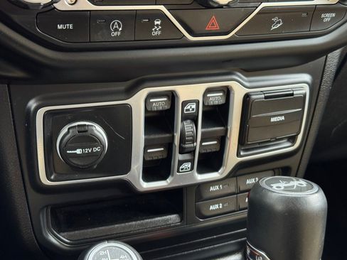 Used 2018 Jeep Wrangler Unlimited Sahara AWD/4WD image 64
