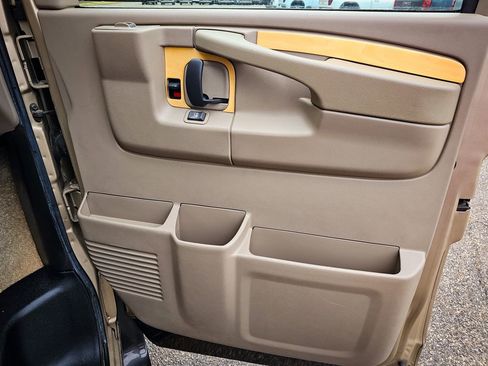 Used 2006 Chevrolet Express 3500 Extended w/ Power and Light Package image 28