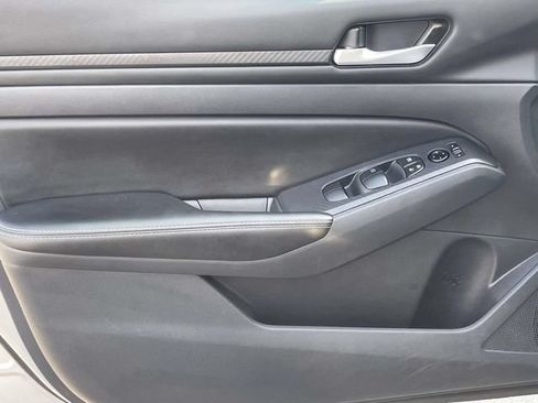 Used 2025 Nissan Altima 2.5 SV FWD image 13