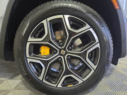 Used 2024 Rivian R1S Adventure AWD/4WD image 11