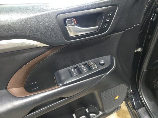 Used 2019 Toyota Highlander Limited Platinum AWD/4WD image 26