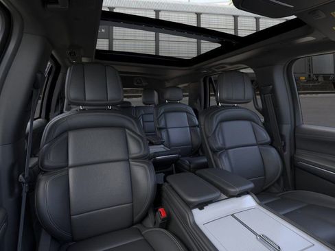 New 2025 Lincoln Navigator Reserve w/ Jet Appearance Package AWD/4WD image 10