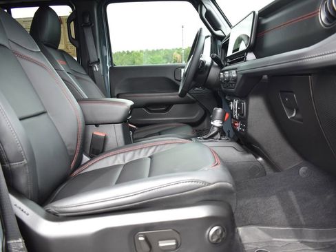 Used 2025 Jeep Wrangler Unlimited Rubicon AWD/4WD image 5